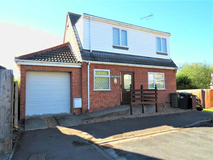 2 Bedroom Chalet To Rent In Fairmead Way, Peterborough, PE3