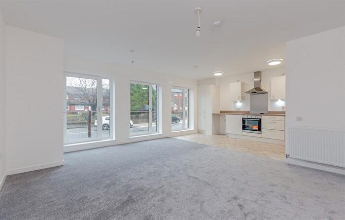 2 Bedroom Apartment To Rent In Newhall Street, Glasgow, G40