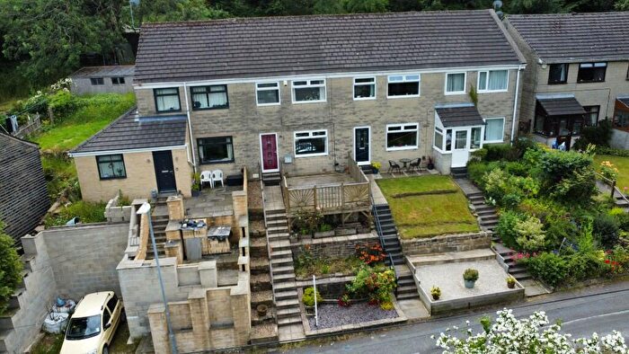 3 Bedroom Terraced House To Rent In Slant Gate, Linthwaite, Huddersffield, HD7