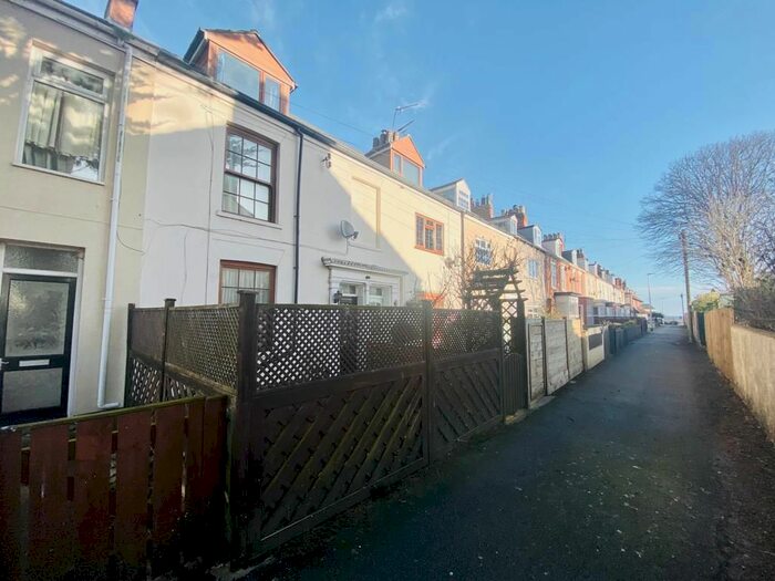 3 Bedroom Property To Rent In Cliff Terrace, Cliff Road, Hornsea HU18