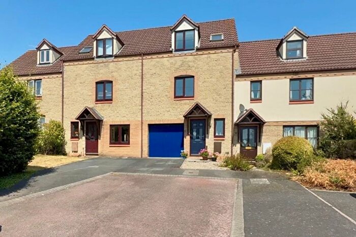 3 Bedroom Terraced House For Sale In Essex Close, Worcester, WR2