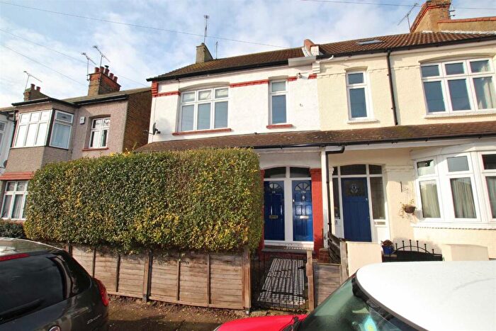 1 Bedroom Flat To Rent In Lymington Avenue, Leigh On Sea, Essex, SS9