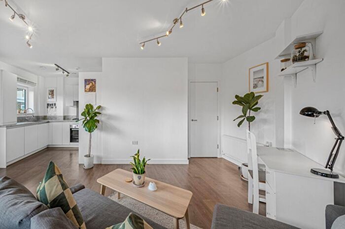 1 Bedroom Flat For Sale In Dreadnought Court, Lower Road, SE8