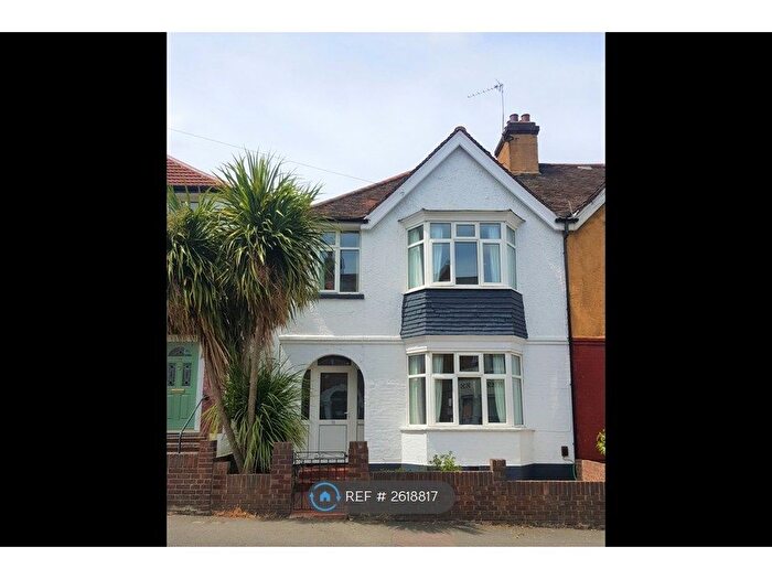 3 Bedroom Semi-Detached House To Rent In Ermine Road, London, SE13