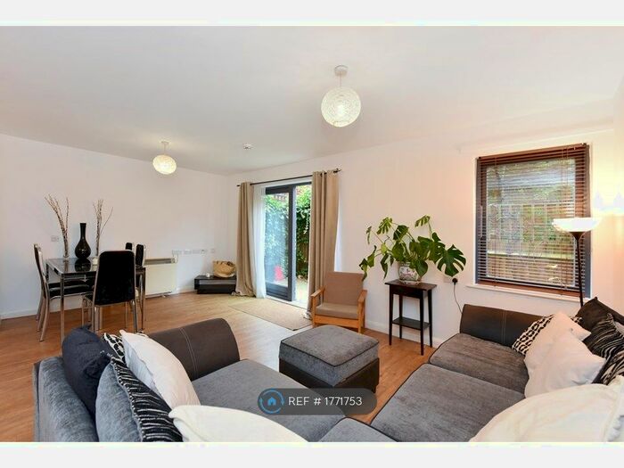3 Bedroom Flat To Rent In Mackintosh Lane, London, E9