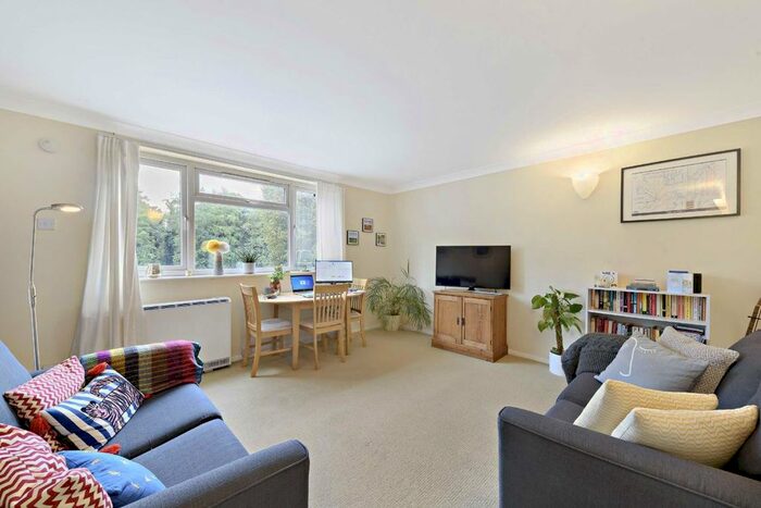2 Bedroom Flat To Rent In Emmanuel Road, London, SW12