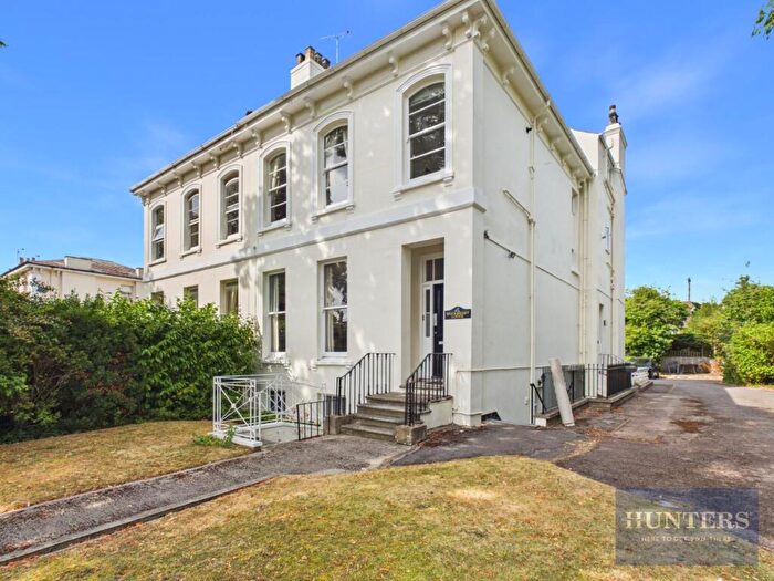 1 Bedroom Apartment For Sale In Sydenham Road North, Cheltenham, GL52