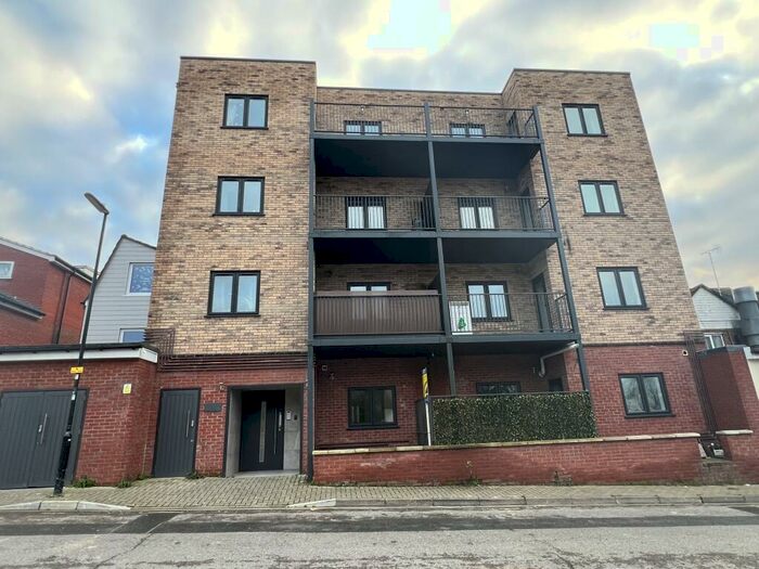 2 Bedroom Flat To Rent In Oakbank Road, SO19