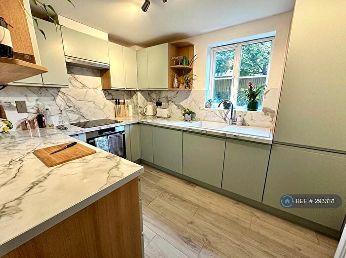 1 Bedroom Flat To Rent In Princes Gate, High Wycombe, HP13