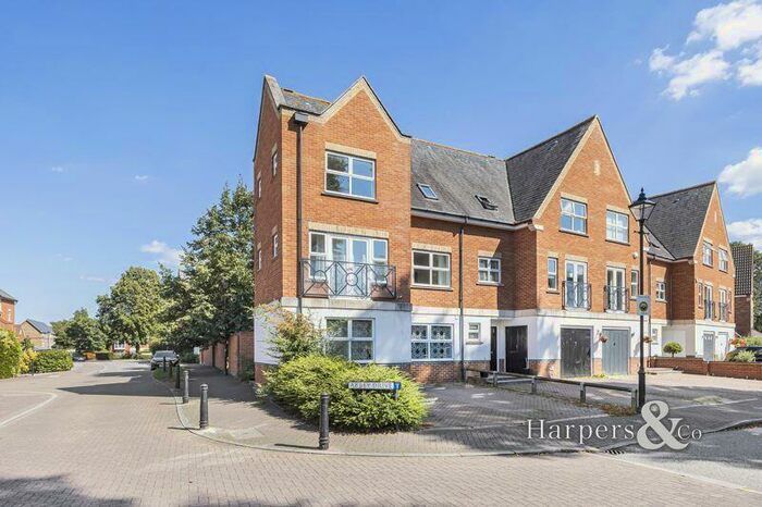 4 Bedroom Mews To Rent In Abbey Drive, Dartford, DA2