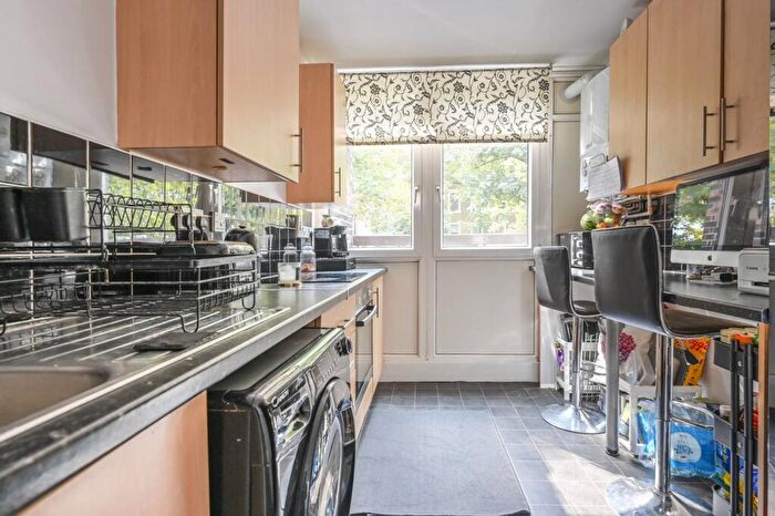 2 Bedroom Flat For Sale In Redcastle Close, Wapping, London, E1W