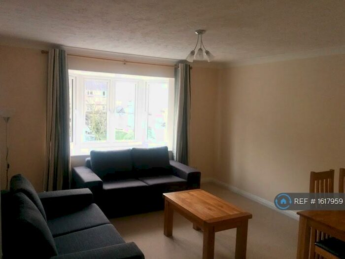 2 Bedroom Flat To Rent In Sheppard Drive, London, SE16