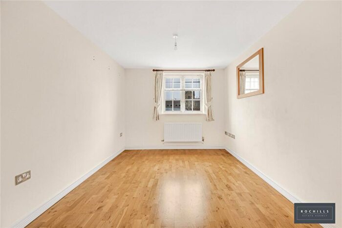1 Bedroom Apartment For Sale In Strata Court, Bridge Street, Walton-on-Thames, Surrey, KT12