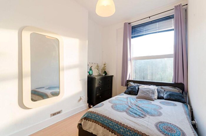 1 Bedroom Flat To Rent In Versailles Road, Crystal Palace, London, SE20