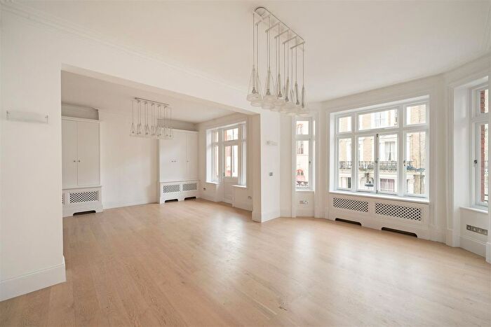 3 Bedroom Flat To Rent In Holland Park Gardens, Kensington, W14