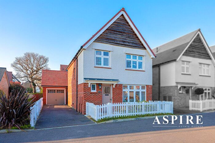 3 Bedroom Detached House To Rent In French Close, Langdon Hills, Basildon, SS16