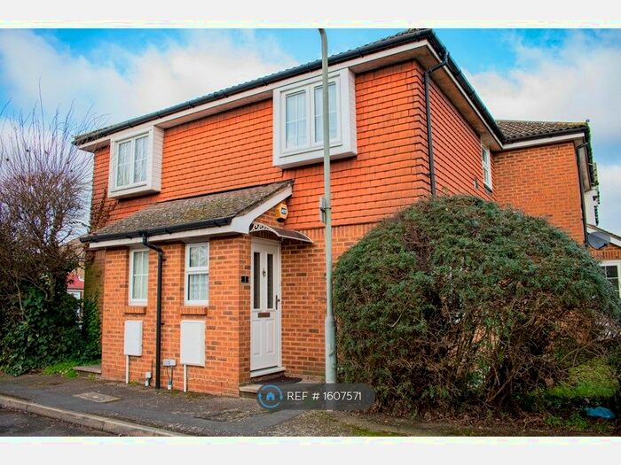 1 Bedroom Terraced House To Rent In Pinewood Mews, Stanwell, Staines-Upon-Thames, TW19