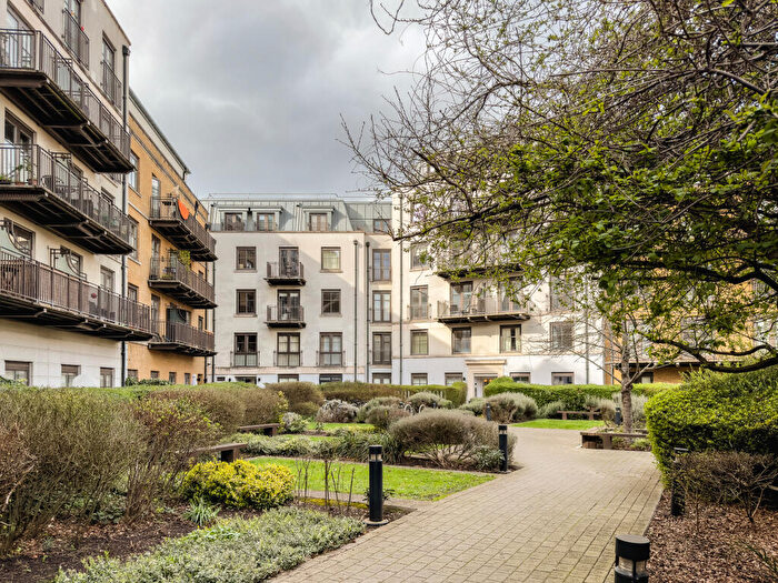 1 Bedroom Flat For Sale In Holloway Road, London, N7