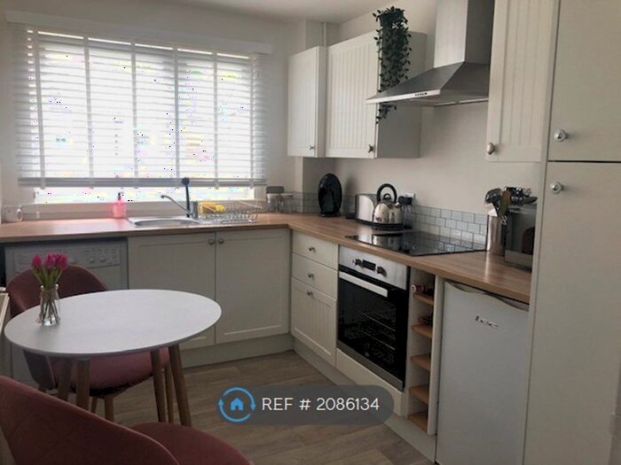 2 Bedroom Maisonette To Rent In Millroad Drive, Glasgow, G40