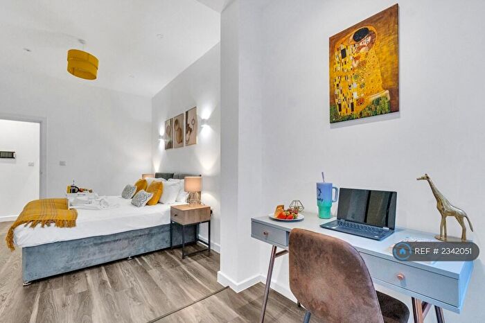 3 Bedroom Flat To Rent In Mount Road, London, NW4