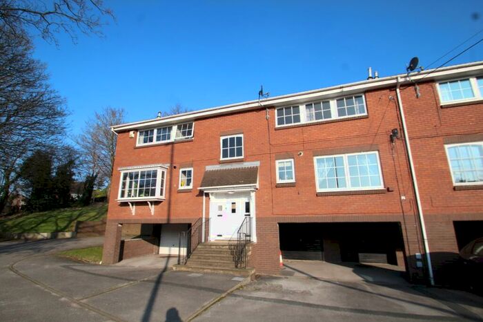2 Bedroom Flat To Rent In Gledhow Valley Road, Leeds, West Yorkshire, Uk, LS17