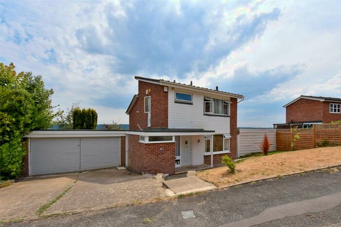 3 Bedroom Detached House To Rent In Barnards Hill, Marlow, Buckinghamshire, SL7