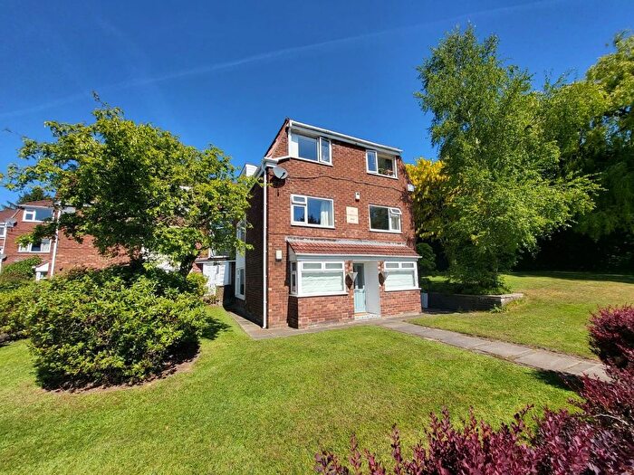 2 Bedroom Flat To Rent In Kingsleigh Road, Heaton Mersey, Stockport, SK4