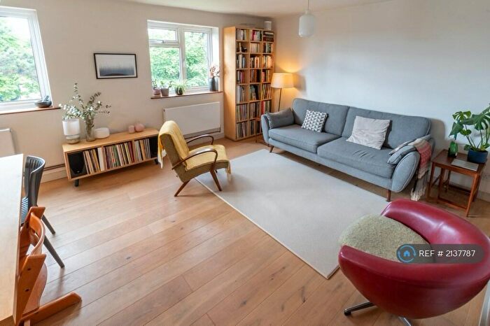 2 Bedroom Flat To Rent In Colin Court, London, SE6