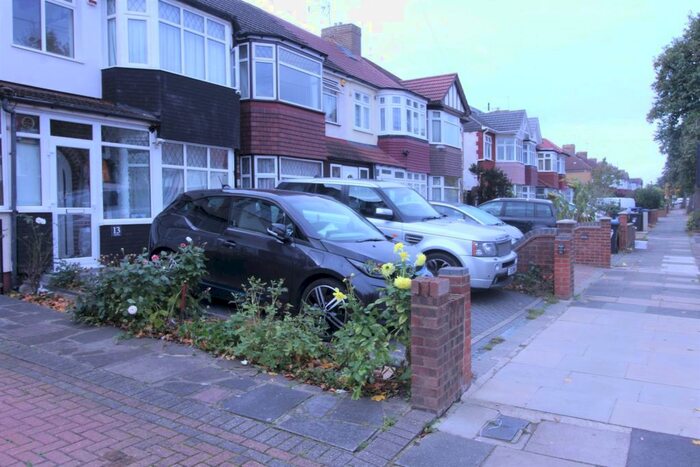 3 Bedroom Property To Rent In The Fairway, London N13
