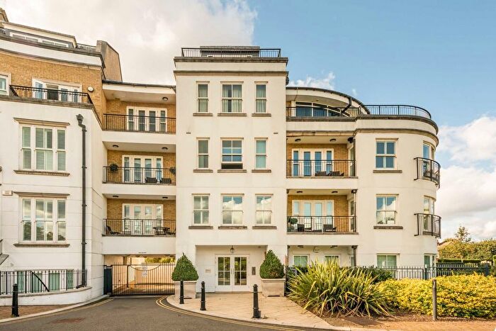 2 Bedroom Flat To Rent In Imperial Crescent, Fulham, London, SW6