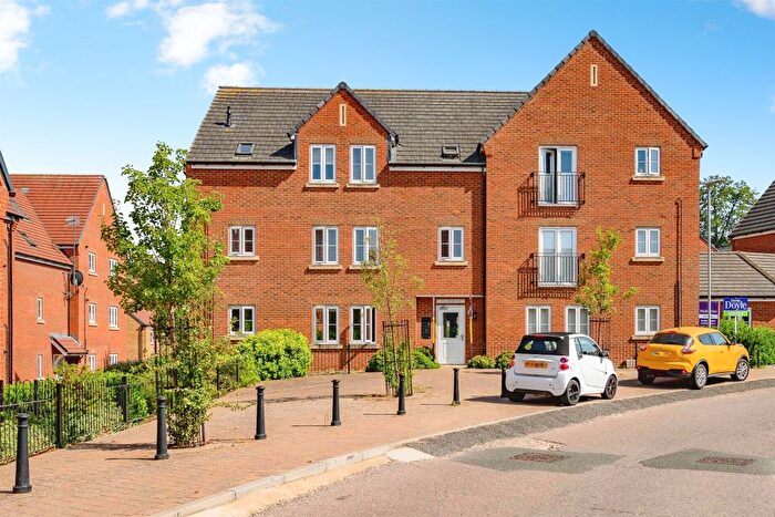 2 Bedroom Flat For Sale In Linnet Road, Hemel Hempstead, HP3