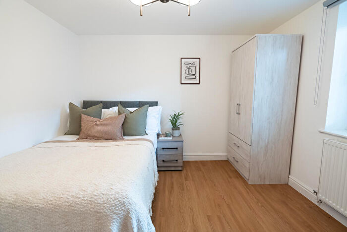 4 Bedroom Apartment To Rent In Apt, Wellington Road #, M14