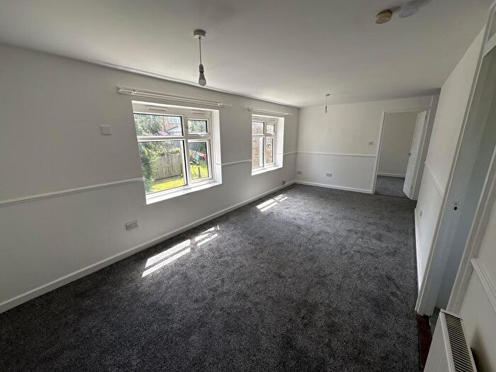 2 Bedroom Flat To Rent In Rushy Piece, Birmingham, B32