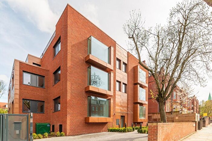 3 Bedroom Flat To Rent In Hampstead, London, NW3