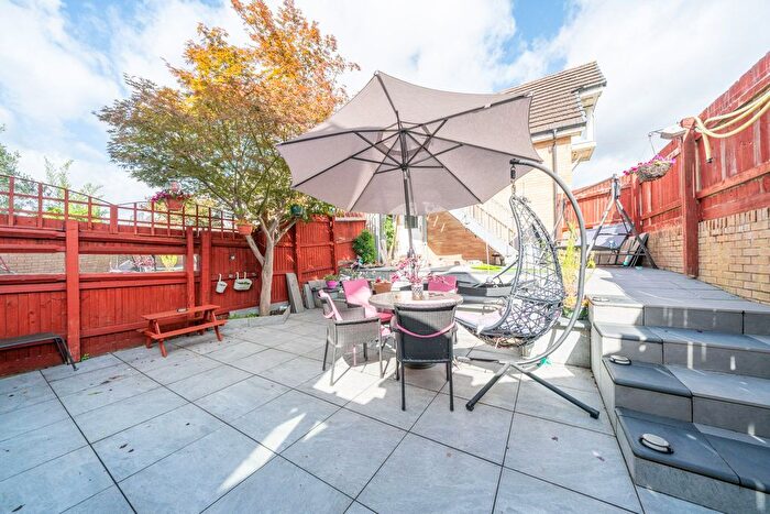 4 Bedroom Semi Detached House For Sale In Rickmansworth Road, Watford, WD18