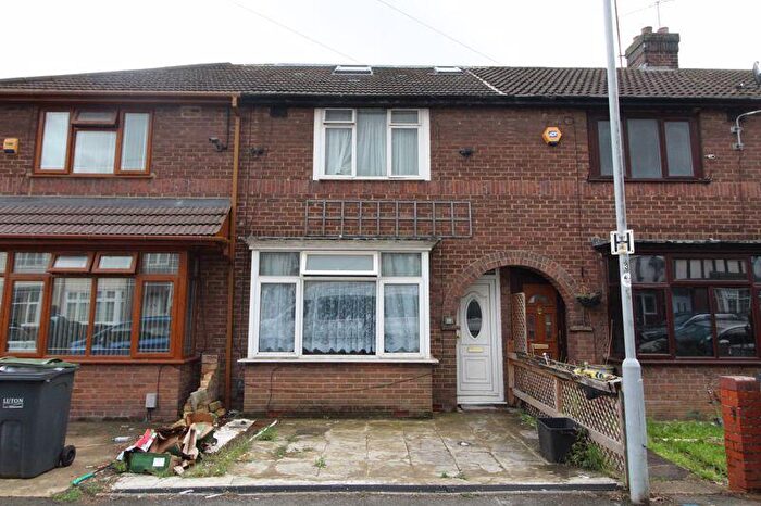 4 Bedroom Terraced House For Sale In Connaught Road, Luton, LU4