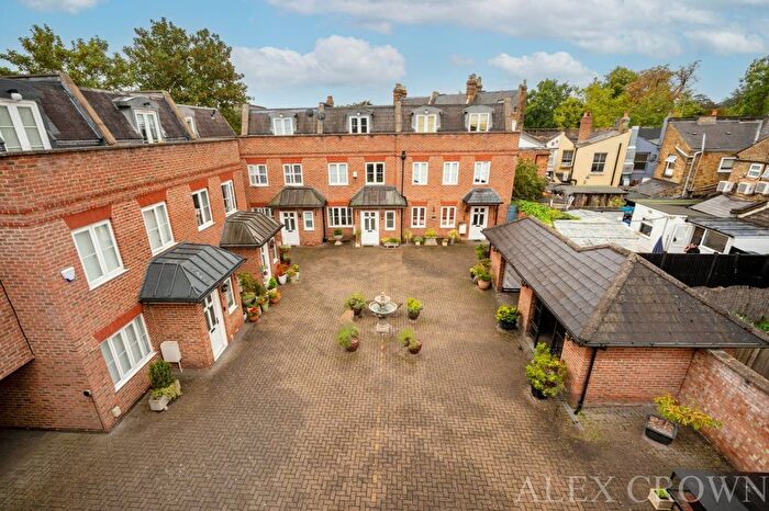 2 Bedroom Mews For Sale In Old Dairy Square, Winchmore Hill, N21