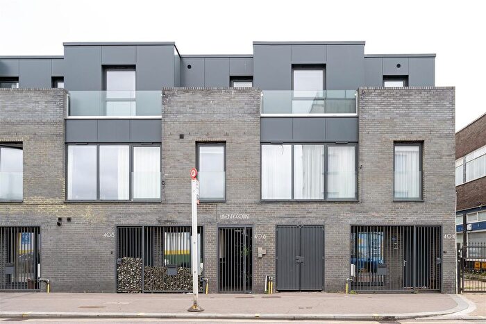 1 Bedroom Flat For Sale In High Road Leyton, Leyton, E10