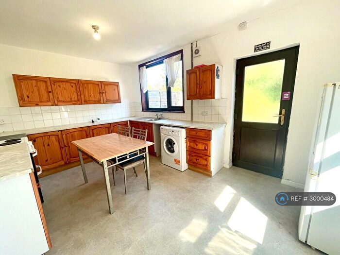 3 Bedroom Semi-Detached House To Rent In Charter Avenue, Coventry, CV4
