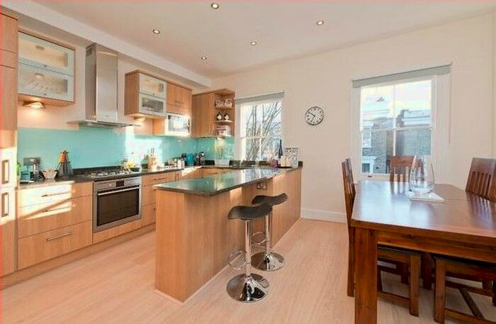 2 Bedroom Flat To Rent In Greenside Road, London, W12
