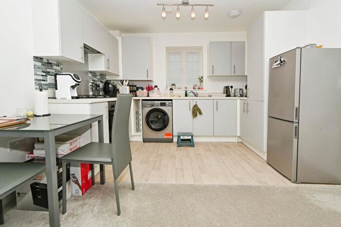 2 Bedroom Flat For Sale In Cresswell Edge, Houghton Regis, Dunstable, Bedfordshire, LU5