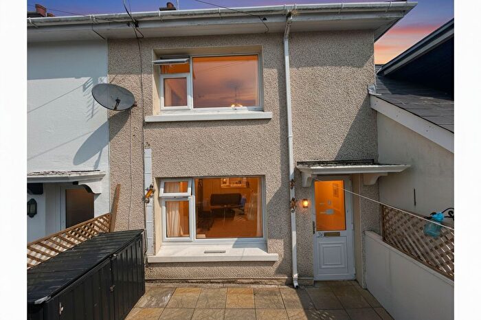 2 Bedroom Link Detached House For Sale In The Glebe, Camborne, TR14