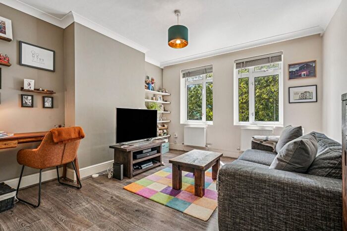2 Bedroom Flat For Sale In Pinkham Mansions, Brooks Road, W4