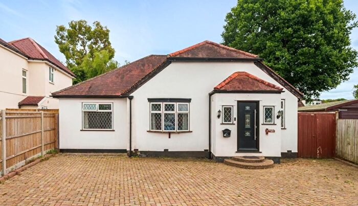 4 Bedroom Bungalow To Rent In Chiltern Close, Bushey Road, Ickenham, Uxbridge, UB10
