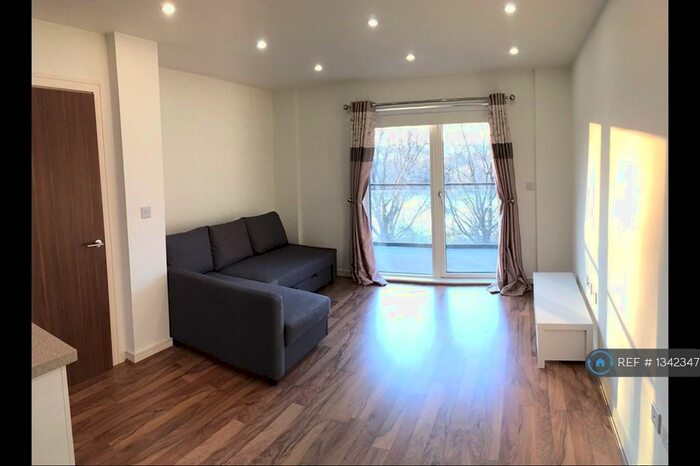 1 Bedroom Flat To Rent In Crested Court, London, NW9