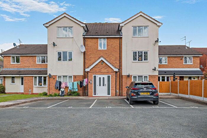 2 Bedroom Flat For Sale In Water Croft, Long Meadow, Worcester, WR4