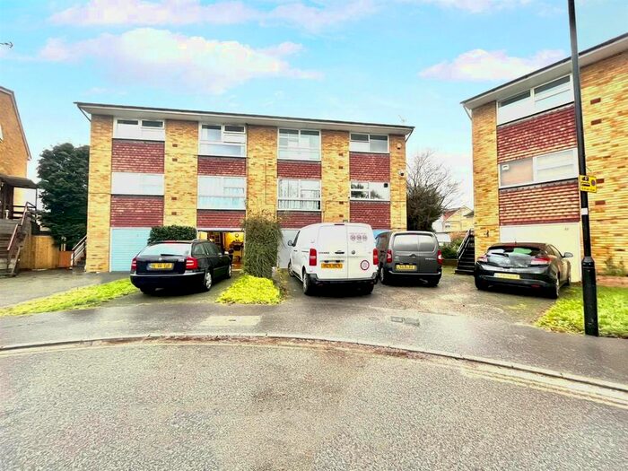2 Bedroom Maisonette To Rent In Thistleworth Close, Osterley, Isleworth, TW7