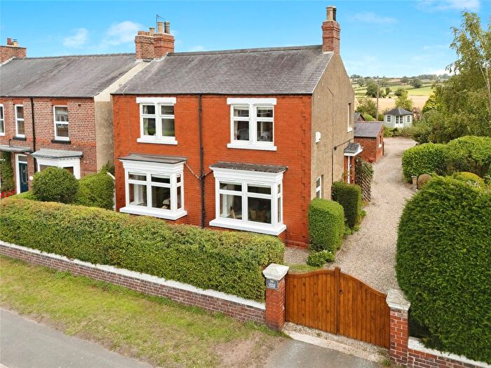 4 Bedroom Detached House For Sale In Northallerton Road, Brompton, Northallerton, North Yorkshire, DL6
