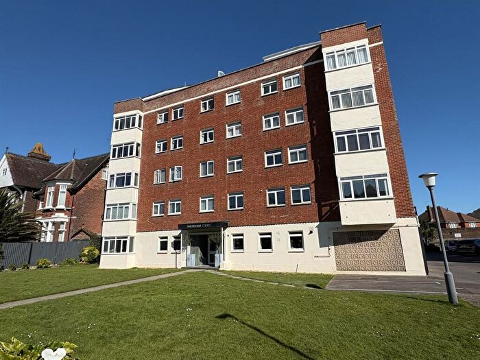 2 Bedroom Apartment For Sale In Craneswater Park, Southsea, PO4