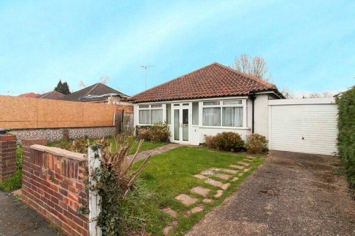 2 Bedroom Bungalow To Rent In Parkfield Road, Ickenham, UB10
